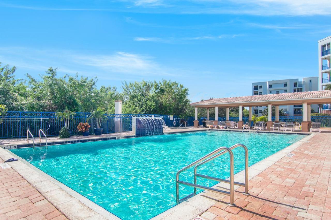Oceanwalk Condos Bethune Beach Ngoại thất bức ảnh